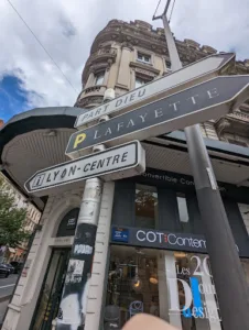 Lago Store Lyon – Cot Contemporain à Lyon