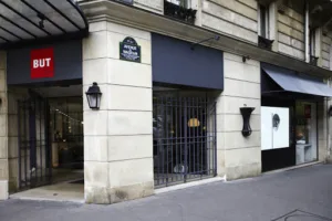 BUT à Paris