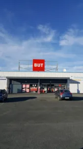 BUT à Azay-le-Brûlé
