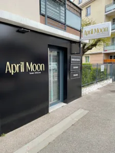 APRIL MOON – Cuisine et mobilier à Craponne